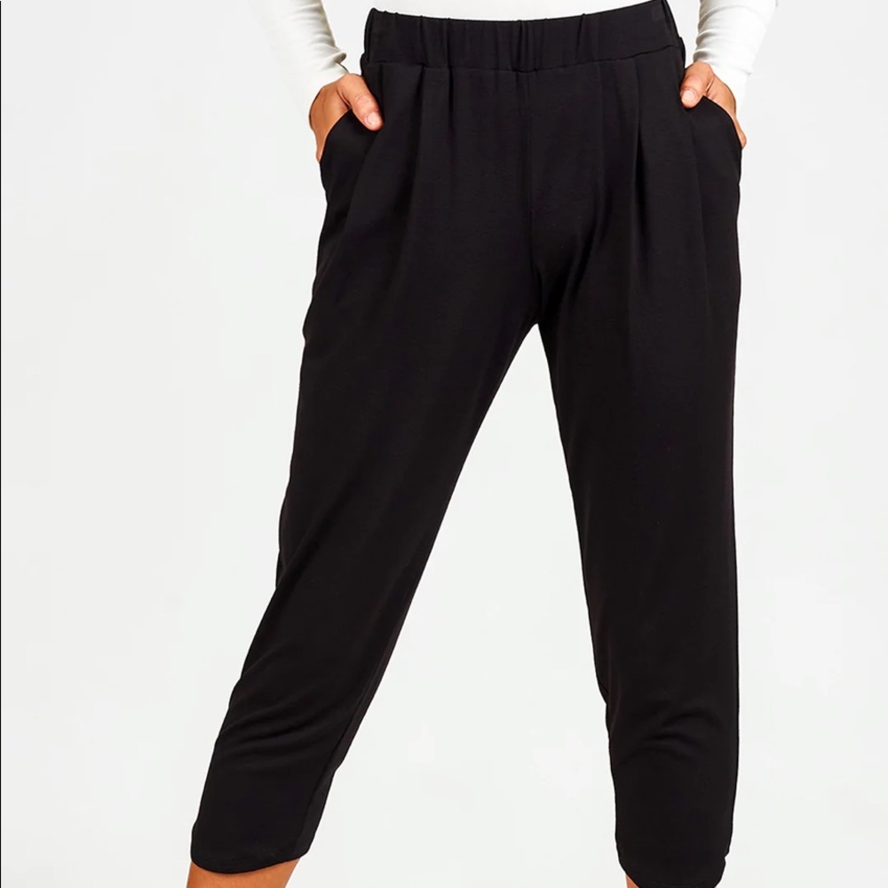 ❣️5 for $100 Hawaii always a.line black pleat front Capri